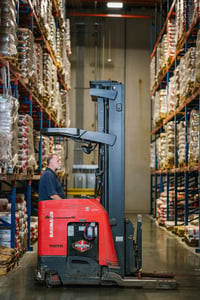 US-Seattle-Warehouse-Forklift-900